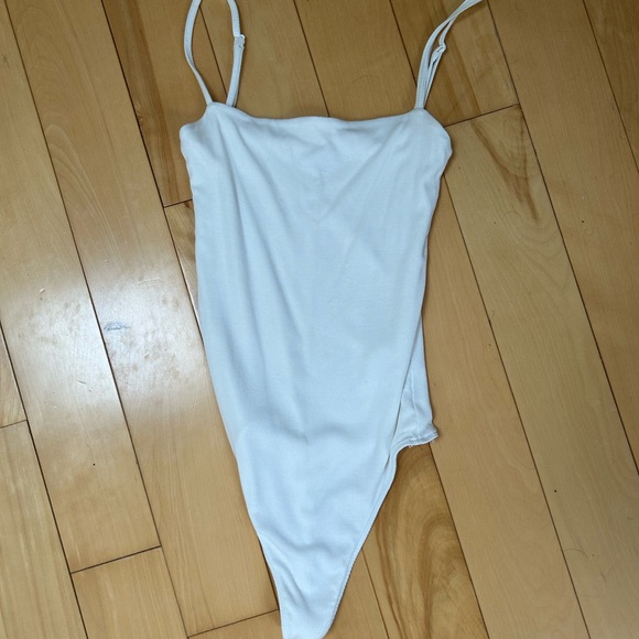 Aritzia basics bundle - Picture 9 of 10